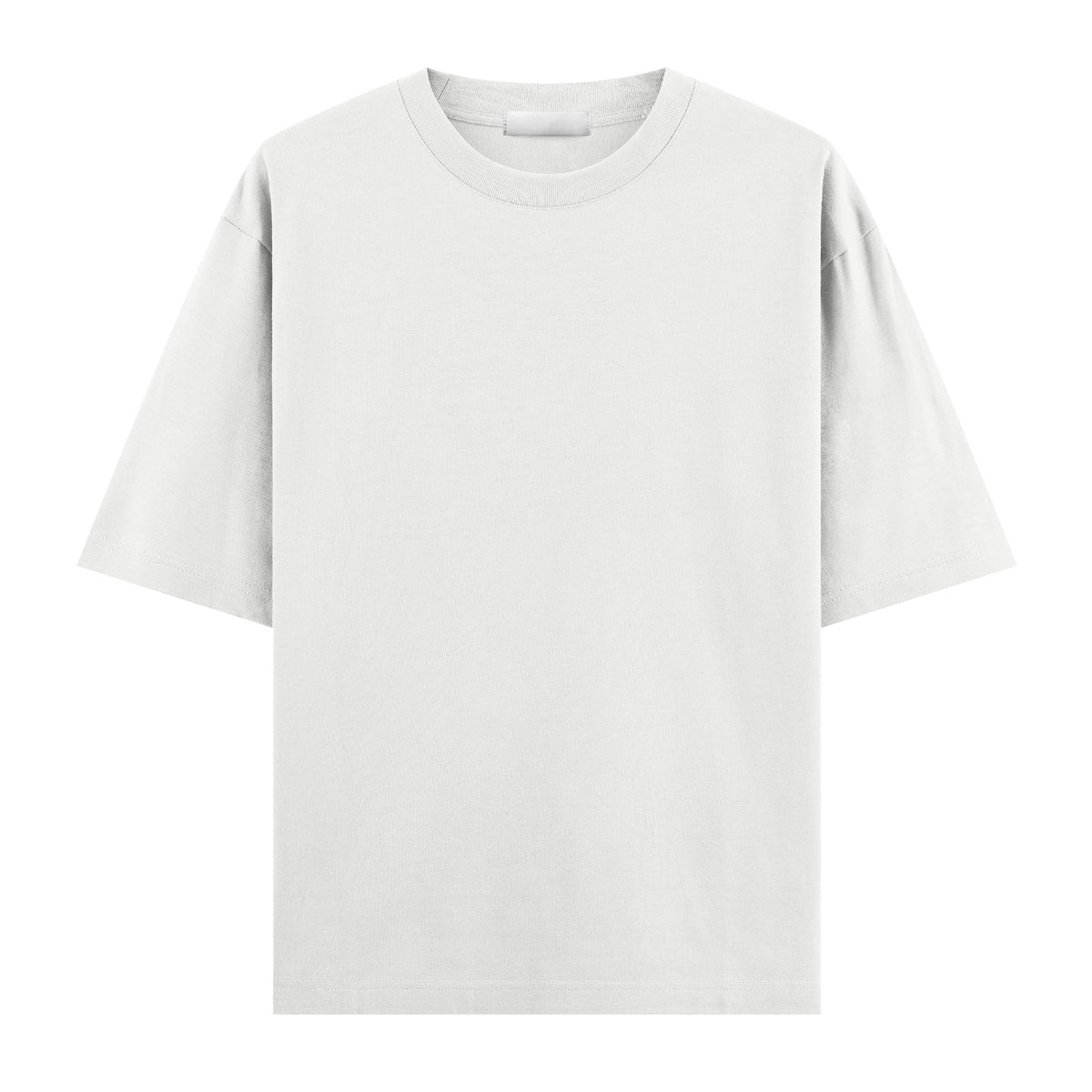 Beyaz oversize tişört – ön görünüm, sade (baskı sırtta)